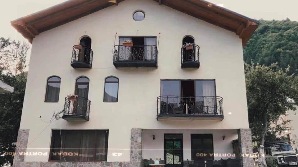 Laghami Guest House Mestia Ngoại thất bức ảnh